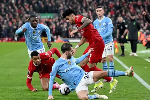 جدول مباريات اليوم.. قمة سيتي وليفربول.. ظهور مصري محتمل في فرنسا.. وبيراميدز أمام طلائع الجيش 